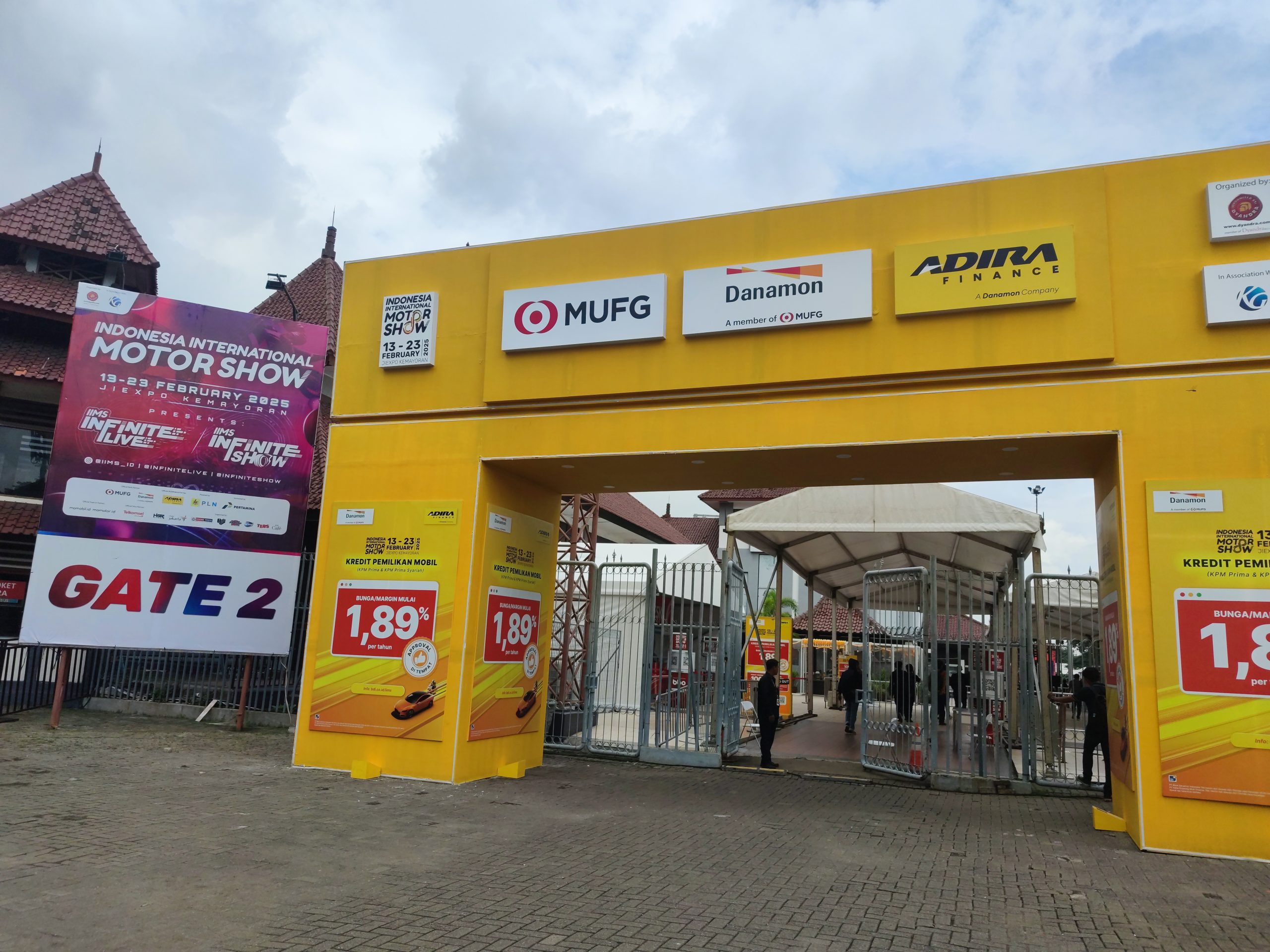 Indonesia Plans EV Subsidies in 2023 to Reduce Pollution, Spur Adoption -  Bloomberg, image size:2560x1920